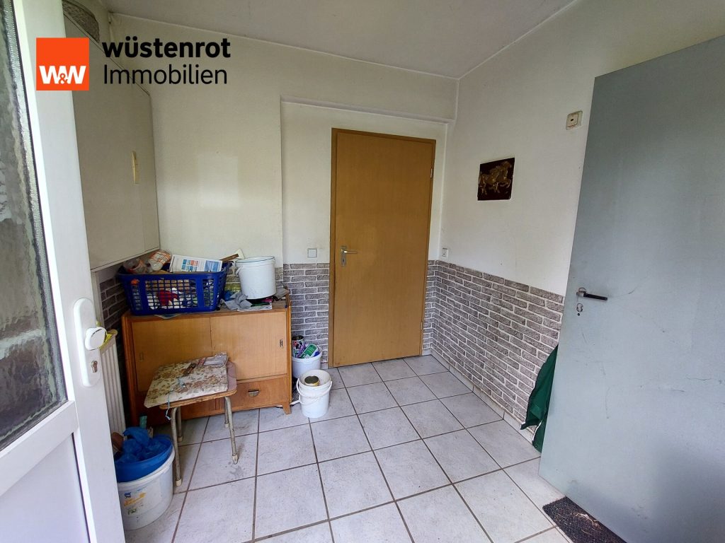 Immobilienangebot - Bad Elster - Alle - Einfamilienhaus mit riesigem Grundstück, kombinierter Heizung und Sanierungsstau