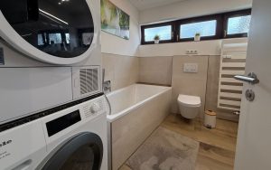 Immobilienangebot - Veitshöchheim - Alle - Attraktives Wohnen in Veitshöchheim 
Frisch sanierte 4-Zimmer-Wohnung 
zum Kauf!