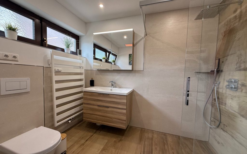 Immobilienangebot - Veitshöchheim - Alle - Attraktives Wohnen in Veitshöchheim 
Frisch sanierte 4-Zimmer-Wohnung 
zum Kauf!