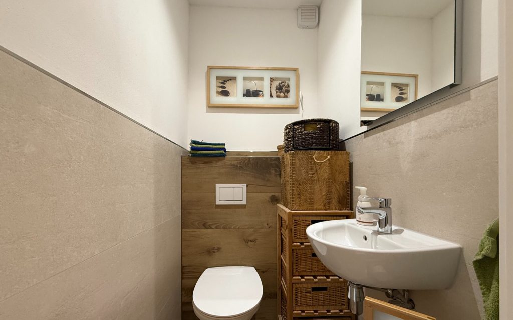 Immobilienangebot - Veitshöchheim - Alle - Attraktives Wohnen in Veitshöchheim 
Frisch sanierte 4-Zimmer-Wohnung 
zum Kauf!