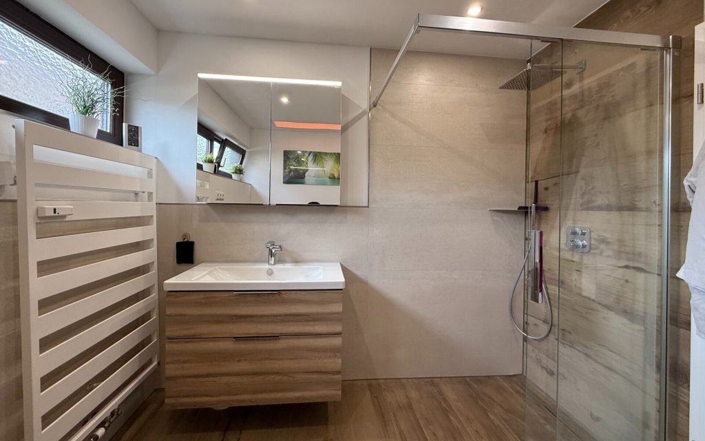 Immobilienangebot - Veitshöchheim - Alle - Attraktives Wohnen in Veitshöchheim 
Frisch sanierte 4-Zimmer-Wohnung 
zum Kauf!