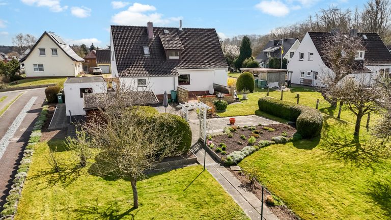 Immobilienangebot - Raisdorf - Alle - Zuhause ankommen – Ihr Einfamilienhaus im Schwentinental mit Gartenidylle und noch mehr Potential