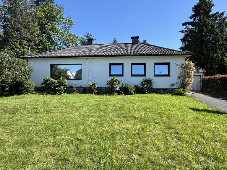 Immobilienangebot - Solingen / Höhscheid - Alle - Freistehendes Einfamilienhaus mit großem Baugrundstück in Solingen-Höhscheid