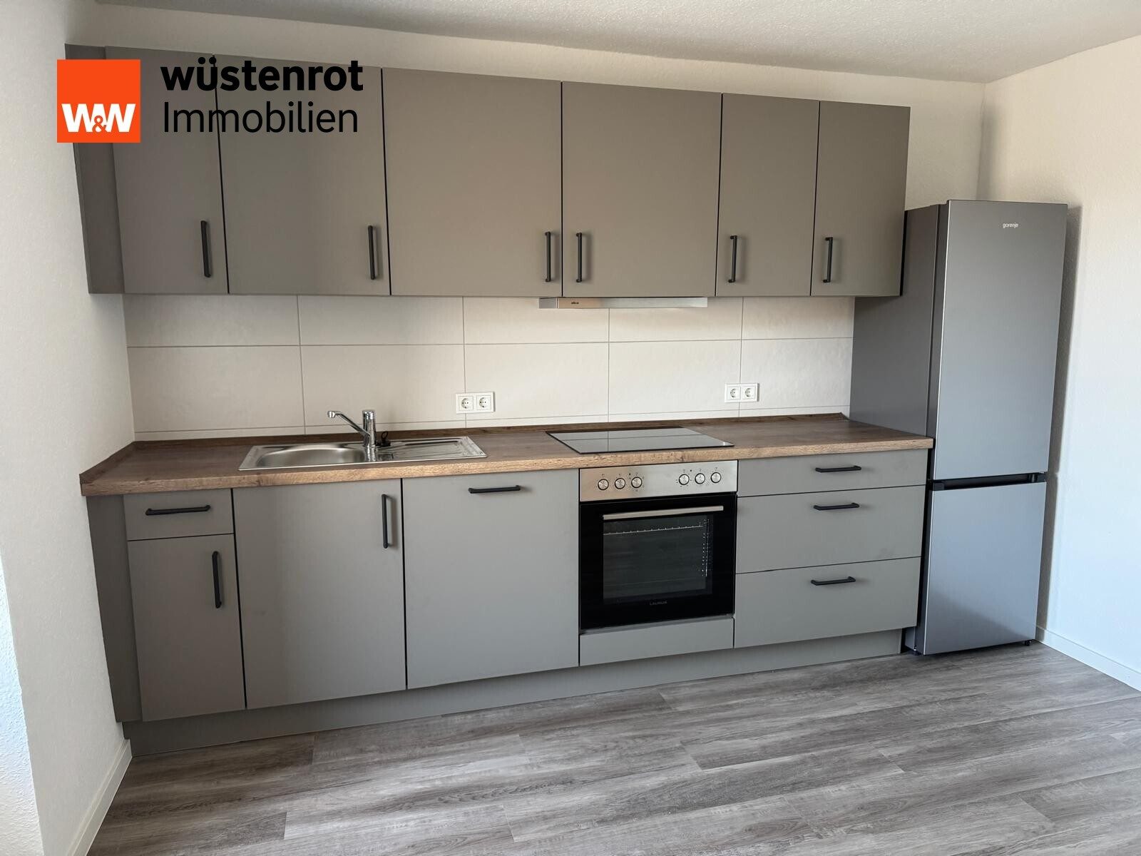 Immobilienangebot - Hermeskeil - Alle - Hier beginnt Ihr neues Kapitel: 
Renovierte Wohnung inkl. neuer Einbauküche in Hermeskeil Zentrum.