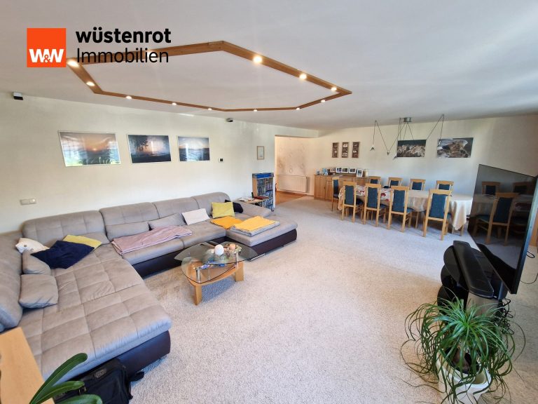 Immobilienangebot - Zeitz - Alle - Zeitz- Reihenmittelhaus mit Potenzial- Endlich viel Platz zum Wohnen und Home Office oder Geschäftshaus