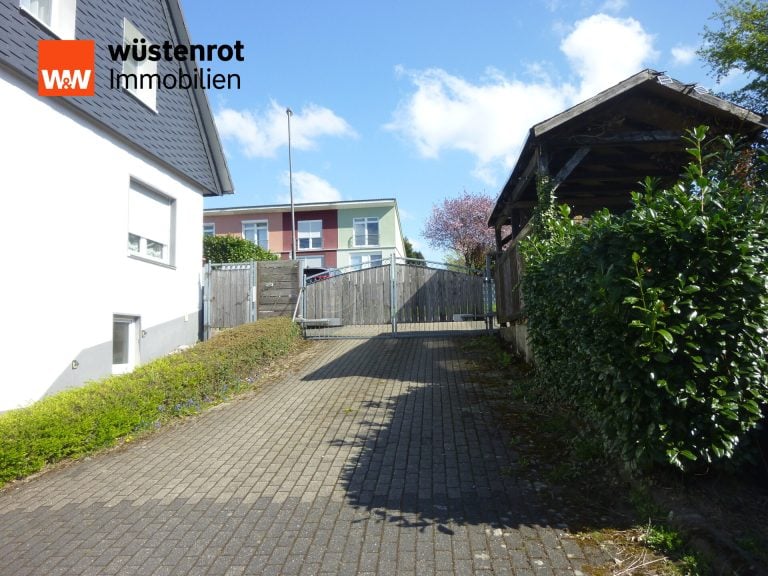 Immobilienangebot - Remscheid / Ehringhausen - Alle - xxx Zwei- Dreifamilienhaus auf großem Grundstück im Remscheider-Süden xxx