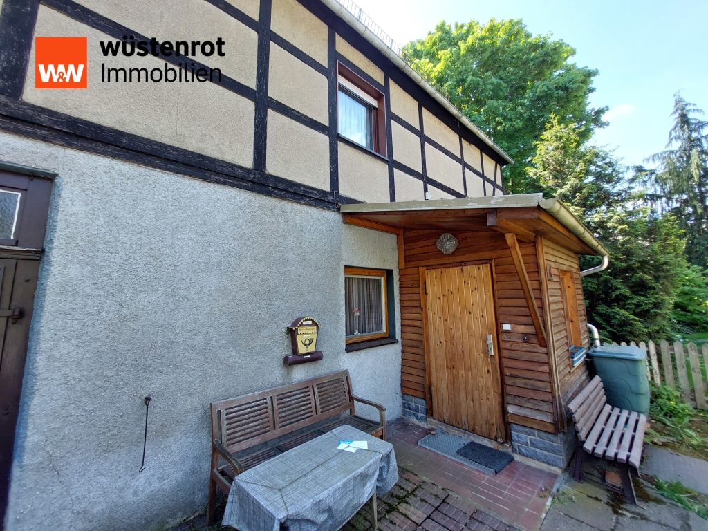 Immobilienangebot - Zwickau - Alle - Schönes Bauernhaus mit großem Garten und sehr guter Lage von Zwickau - Dachboden ausbaufähig