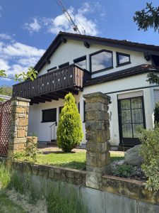 Immobilienangebot - Ebersbach an der Fils - Alle - Großzügiges Einfamilienhaus mit  Einliegerwohnung – ideal für Familien und Mehrgenerationenwohnen.