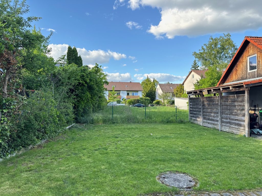 Immobilienangebot - Erlangen / Alterlangen - Alle - Mehrfamilienhaus mit drei Wohnungen in Top-Zustand, fast neuwertig. 

Bevorzugte Wohnlage in Alterlangen