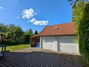 Immobilienangebot - Erlangen / Alterlangen - Alle - Mehrfamilienhaus mit drei Wohnungen in Top-Zustand, fast neuwertig. 

Bevorzugte Wohnlage in Alterlangen