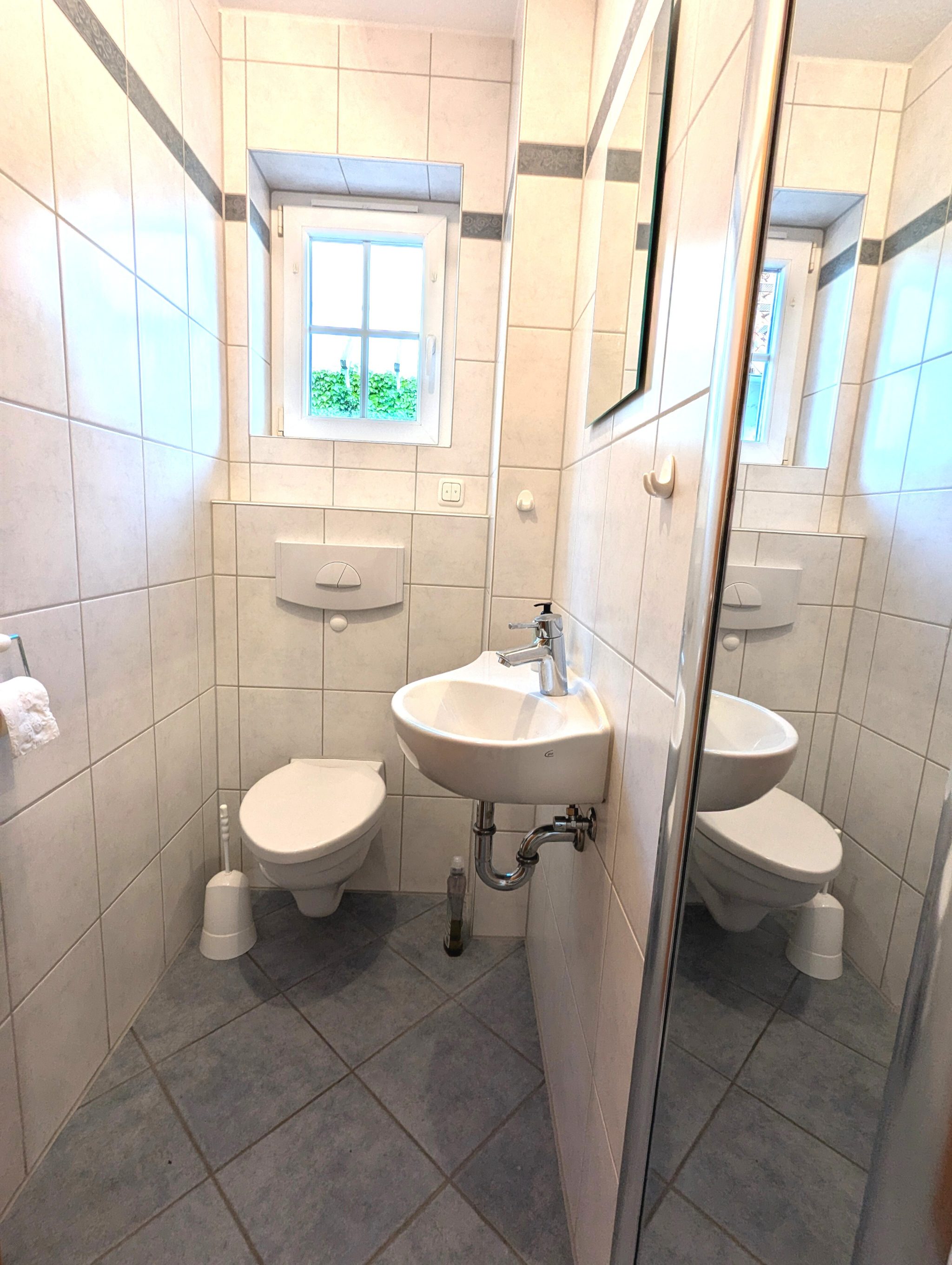 Immobilienangebot - Erlangen - Alle - Mehrfamilienhaus mit drei Wohnungen in Top-Zustand, fast neuwertig. 

Bevorzugte Wohnlage in Alterlangen