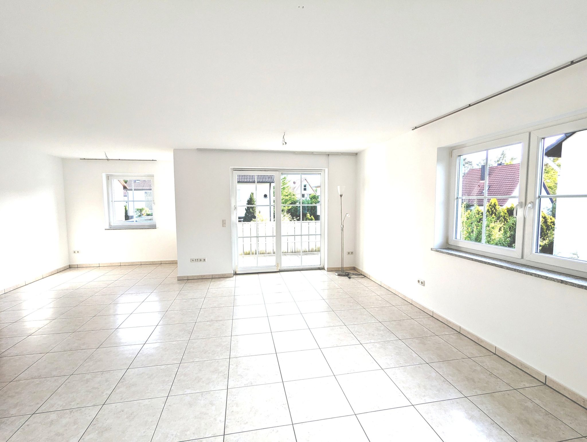 Immobilienangebot - Erlangen - Alle - Mehrfamilienhaus mit drei Wohnungen in Top-Zustand, fast neuwertig. 

Bevorzugte Wohnlage in Alterlangen