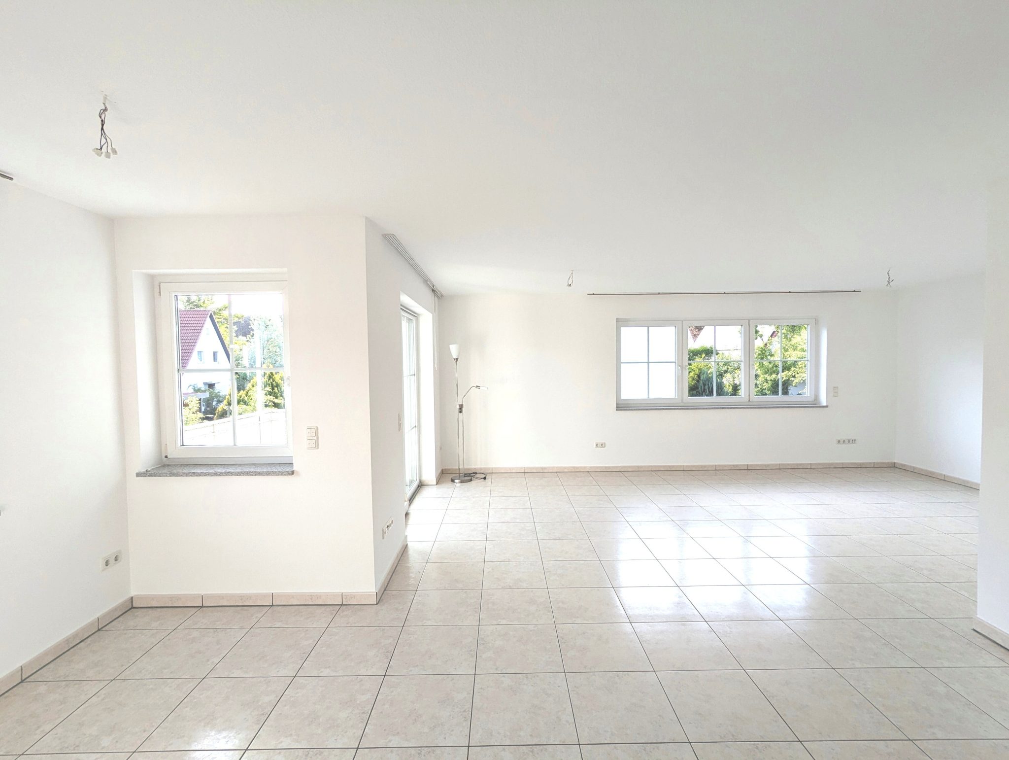 Immobilienangebot - Erlangen - Alle - Mehrfamilienhaus mit drei Wohnungen in Top-Zustand, fast neuwertig. 

Bevorzugte Wohnlage in Alterlangen