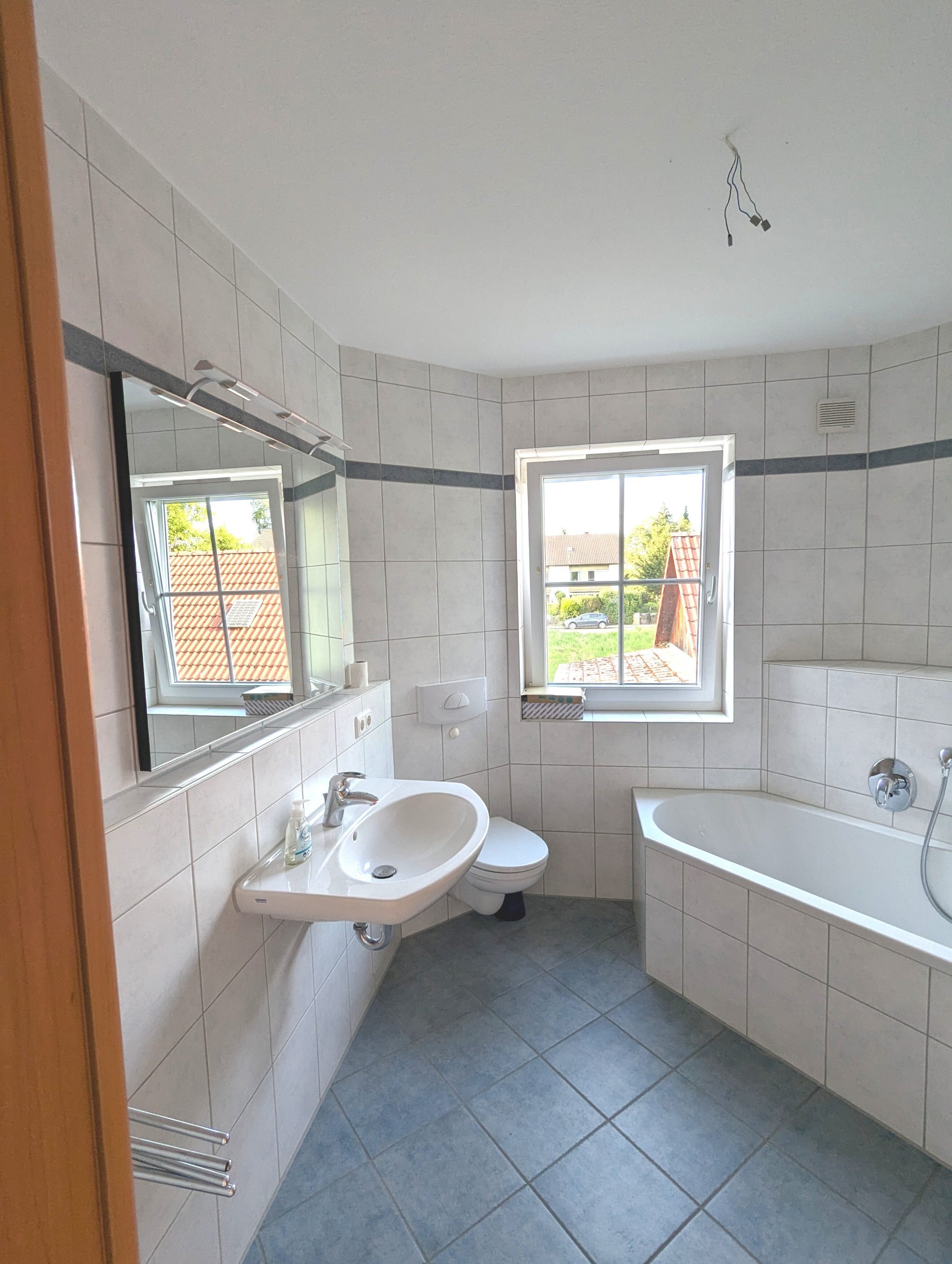 Immobilienangebot - Erlangen - Alle - Mehrfamilienhaus mit drei Wohnungen in Top-Zustand, fast neuwertig. 

Bevorzugte Wohnlage in Alterlangen