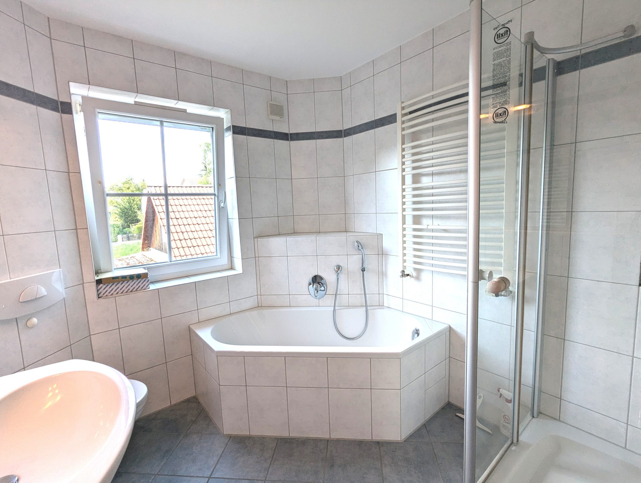 Immobilienangebot - Erlangen - Alle - Mehrfamilienhaus mit drei Wohnungen in Top-Zustand, fast neuwertig. 

Bevorzugte Wohnlage in Alterlangen