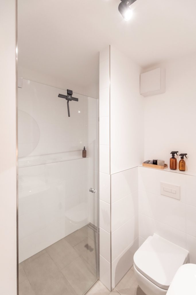 Immobilienangebot - Erlangen-Buckenhof - Alle - Erlangen-Ost: 

Neuwertige Wohneinheit mit 5 möblierten Apartments / Wohnungen.

Gewerblich vermietet für Kurzzeit-Nutzung.