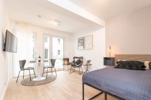 Immobilienangebot - Erlangen-Buckenhof - Alle - Erlangen-Ost: 

Neuwertige Wohneinheit mit 5 möblierten Apartments / Wohnungen.

Gewerblich vermietet für Kurzzeit-Nutzung.