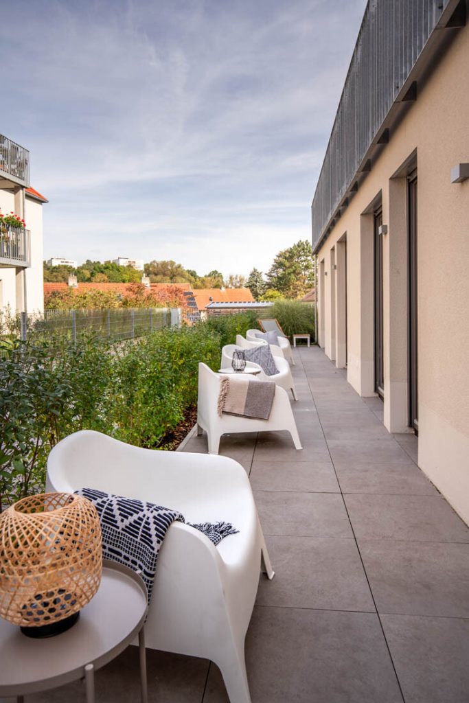Immobilienangebot - Erlangen-Buckenhof - Alle - Erlangen-Ost: 

Neuwertige Wohneinheit mit 5 möblierten Apartments / Wohnungen.

Gewerblich vermietet für Kurzzeit-Nutzung.