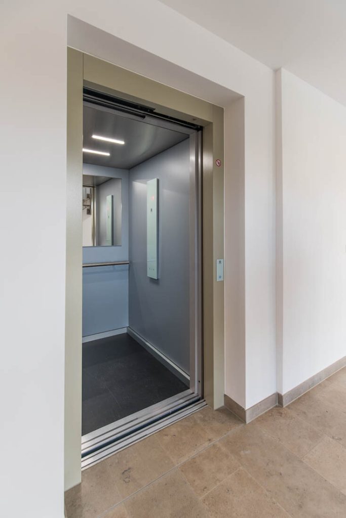 Immobilienangebot - Erlangen-Buckenhof - Alle - Erlangen-Ost: 

Neuwertige Wohneinheit mit 5 möblierten Apartments / Wohnungen.

Gewerblich vermietet für Kurzzeit-Nutzung.
