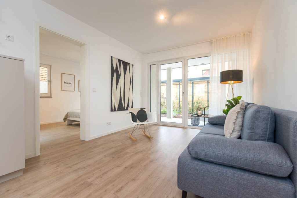 Immobilienangebot - Erlangen-Buckenhof - Alle - Erlangen-Ost: 

Neuwertige Wohneinheit mit 5 möblierten Apartments / Wohnungen.

Gewerblich vermietet für Kurzzeit-Nutzung.