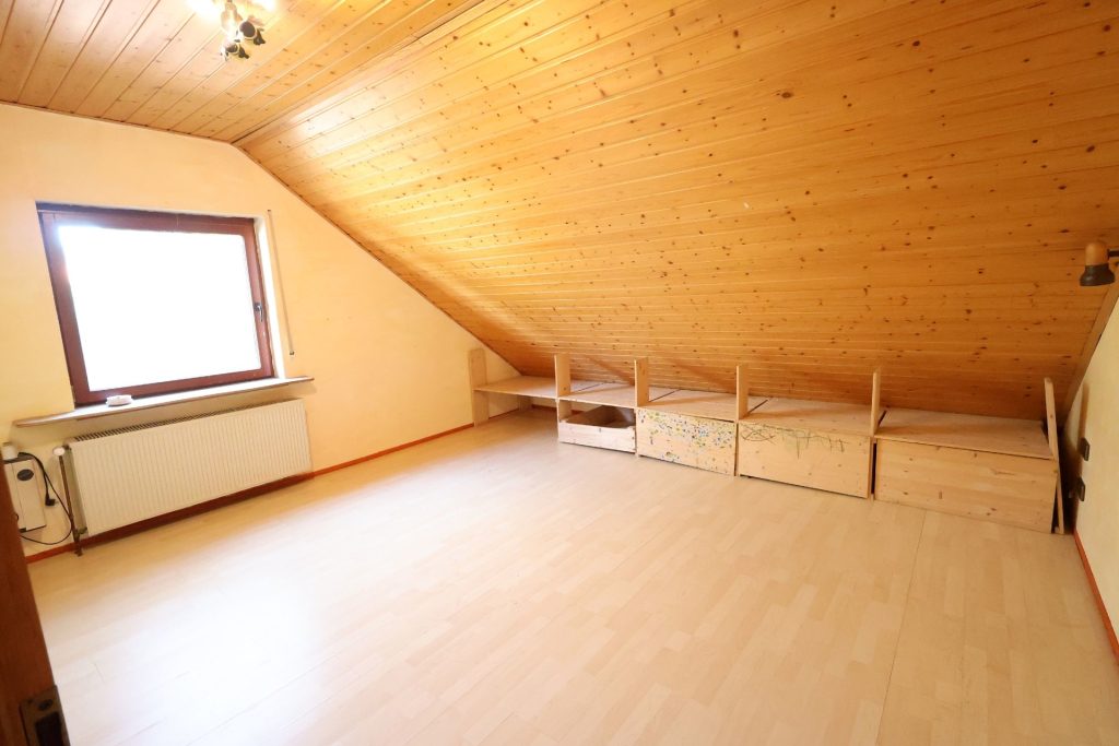 Immobilienangebot - Lohmar - Alle - Mit 3D: Freistehendes Einfamilienhaus zum Selbstverwirklichen - Renovierungsbedürftig mit Potenzial.