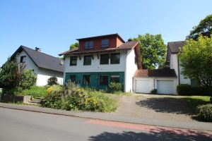 Immobilienangebot - Lohmar - Alle - Mit 3D: Freistehendes Einfamilienhaus zum Selbstverwirklichen - Renovierungsbedürftig mit Potenzial.