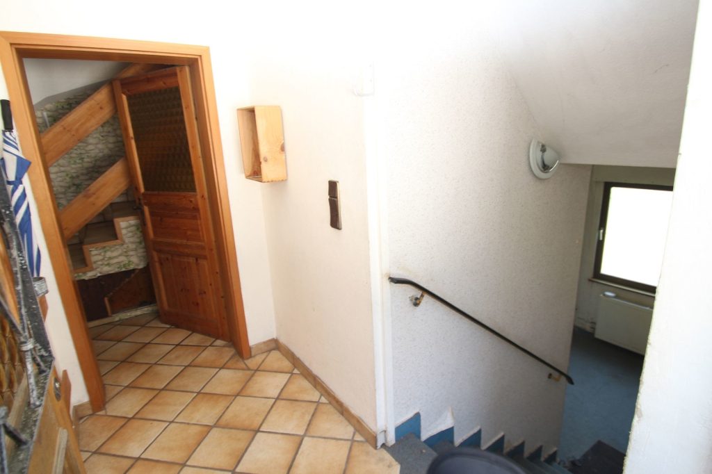 Immobilienangebot - Lohmar - Alle - Mit 3D: Freistehendes Einfamilienhaus zum Selbstverwirklichen - Renovierungsbedürftig mit Potenzial.