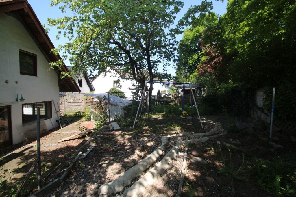 Immobilienangebot - Lohmar - Alle - Mit 3D: Freistehendes Einfamilienhaus zum Selbstverwirklichen - Renovierungsbedürftig mit Potenzial.