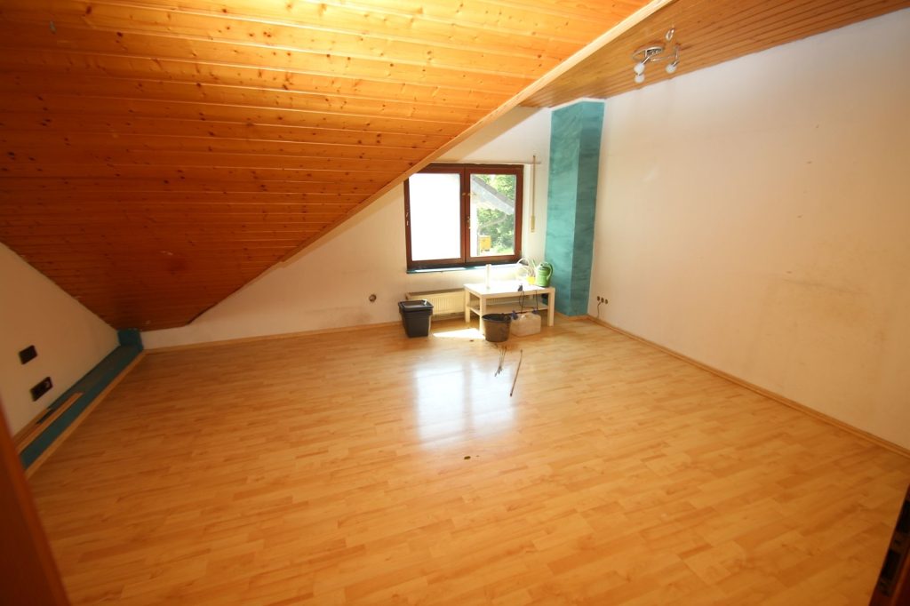 Immobilienangebot - Lohmar - Alle - Mit 3D: Freistehendes Einfamilienhaus zum Selbstverwirklichen - Renovierungsbedürftig mit Potenzial.