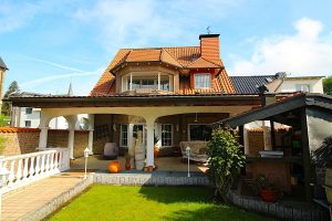 Immobilienangebot - Brühl - Alle - Top gepflegtes, rustikales "Schmuckstück" mit offener Bauweise, ELW, Garage und wunderschönem Garten
