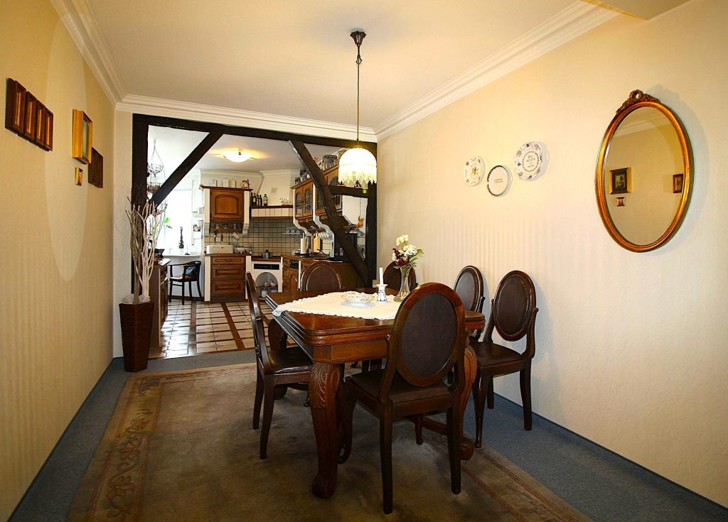 Immobilienangebot - Brühl - Alle - Top gepflegtes, rustikales "Schmuckstück" mit offener Bauweise, ELW, Garage und wunderschönem Garten