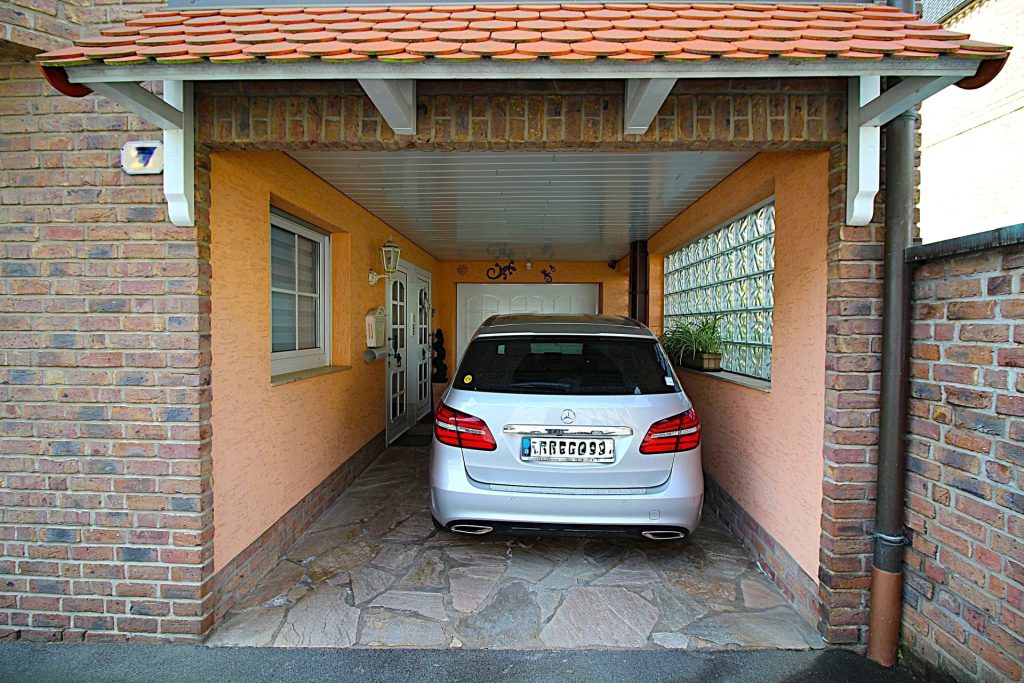 Immobilienangebot - Brühl - Alle - Top gepflegtes, rustikales "Schmuckstück" mit offener Bauweise, ELW, Garage und wunderschönem Garten