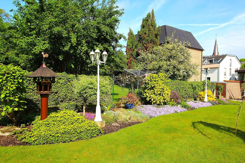 Immobilienangebot - Brühl - Alle - Top gepflegtes, rustikales "Schmuckstück" mit offener Bauweise, ELW, Garage und wunderschönem Garten