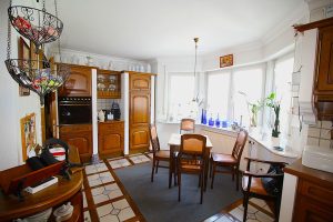 Immobilienangebot - Brühl - Alle - Top gepflegtes, rustikales "Schmuckstück" mit offener Bauweise, ELW, Garage und wunderschönem Garten
