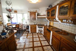 Immobilienangebot - Brühl - Alle - Top gepflegtes, rustikales "Schmuckstück" mit offener Bauweise, ELW, Garage und wunderschönem Garten