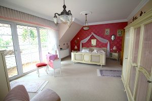 Immobilienangebot - Brühl - Alle - Top gepflegtes, rustikales "Schmuckstück" mit offener Bauweise, ELW, Garage und wunderschönem Garten
