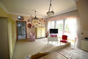 Immobilienangebot - Brühl - Alle - Top gepflegtes, rustikales "Schmuckstück" mit offener Bauweise, ELW, Garage und wunderschönem Garten