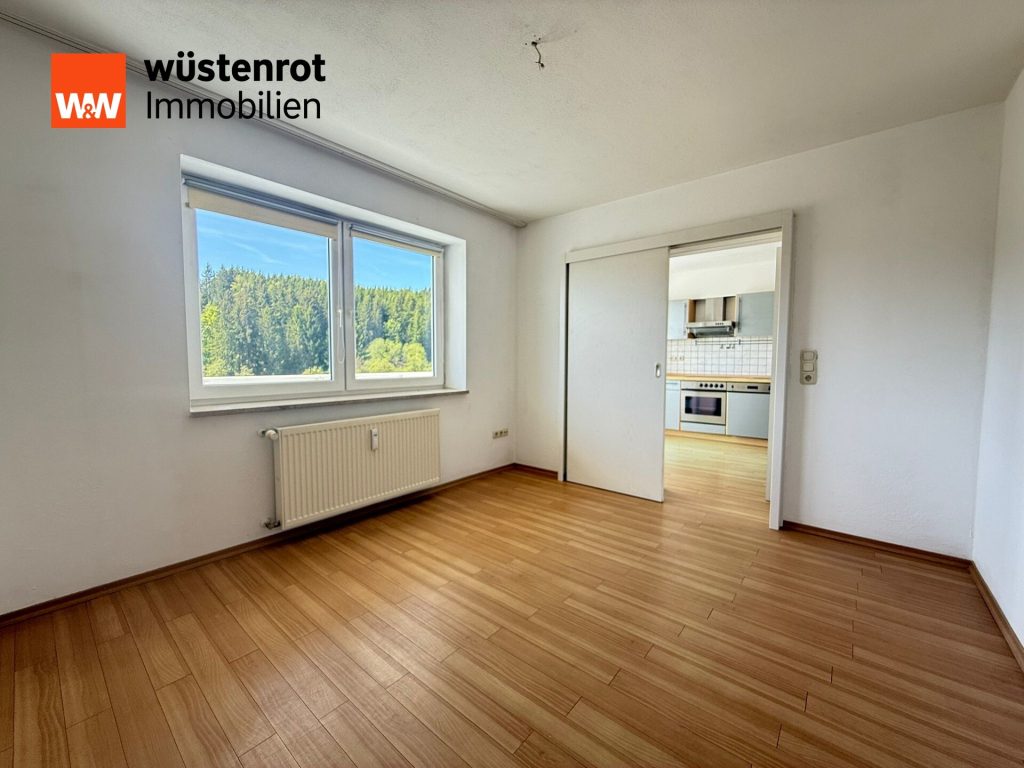 Immobilienangebot - Bischofsmais - Alle - 2-Zimmer Souterrainwohnung mit großem Südbalkon