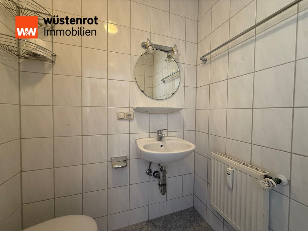 Immobilienangebot - Bischofsmais - Alle - 2-Zimmer Souterrainwohnung mit großem Südbalkon
