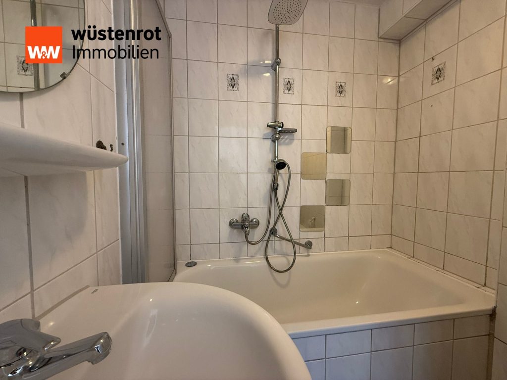 Immobilienangebot - Bischofsmais - Alle - 2-Zimmer Souterrainwohnung mit großem Südbalkon