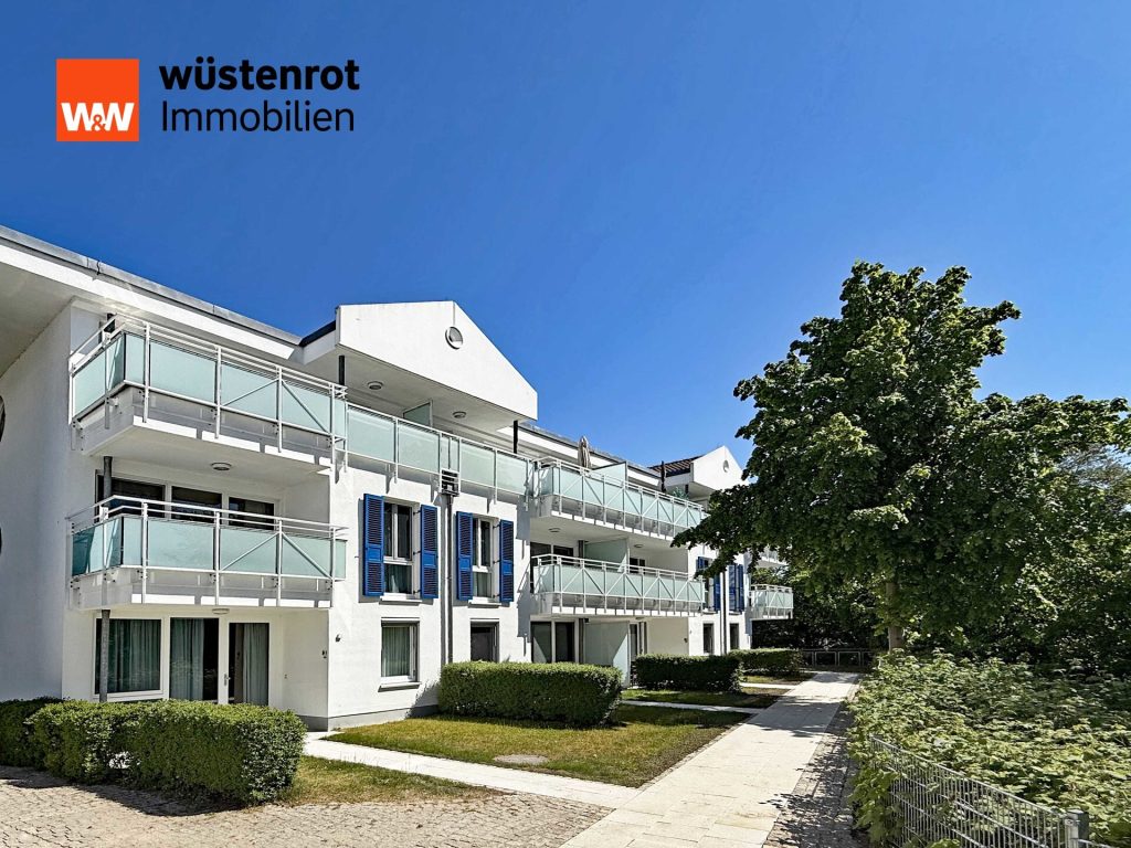 Immobilienangebot - Zingst - Alle - BLICK INS GRÜNE UND FAST AM STRAND: MÖBLIERTE WOHNUNG MIT EINBAUKÜCHE + ÜBERDACHTER TERRASSE