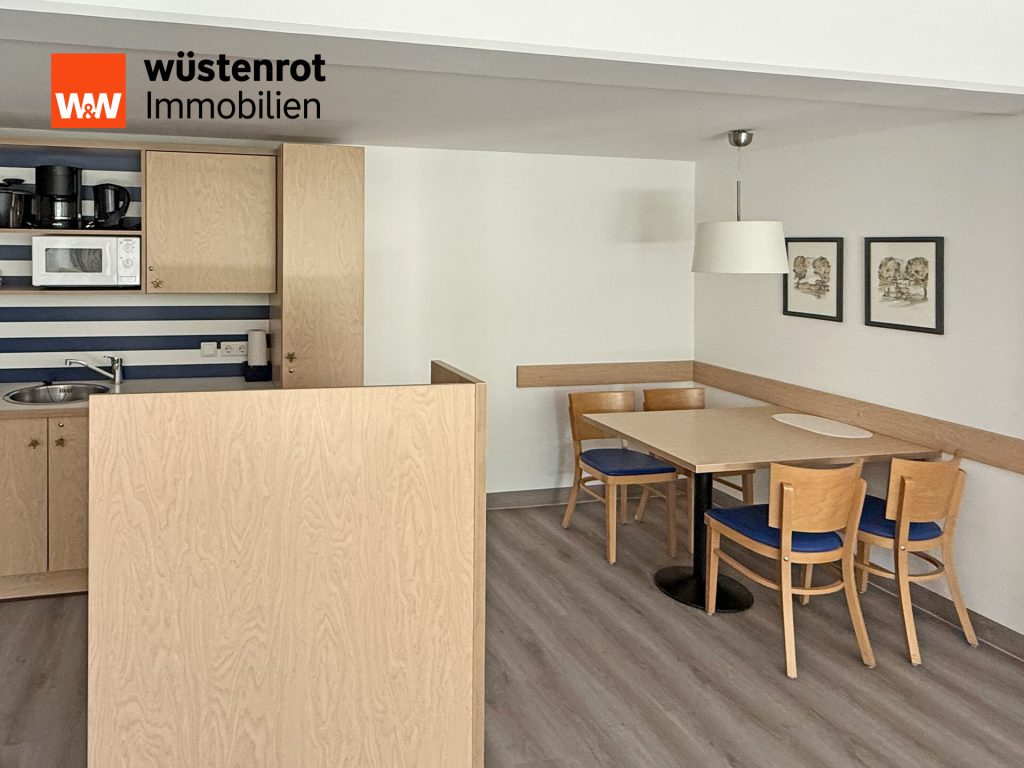 Immobilienangebot - Zingst - Alle - BLICK INS GRÜNE UND FAST AM STRAND: MÖBLIERTE WOHNUNG MIT EINBAUKÜCHE + ÜBERDACHTER TERRASSE
