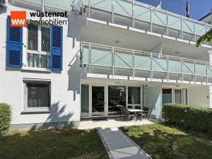 Immobilienangebot - Zingst - Alle - BLICK INS GRÜNE UND FAST AM STRAND: MÖBLIERTE WOHNUNG MIT EINBAUKÜCHE + ÜBERDACHTER TERRASSE