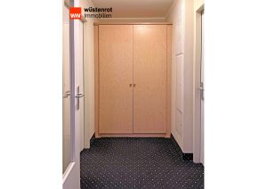 Immobilienangebot - Zingst - Alle - BLICK INS GRÜNE UND FAST AM STRAND: MÖBLIERTE WOHNUNG MIT EINBAUKÜCHE + ÜBERDACHTER TERRASSE