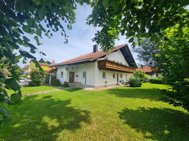 Immobilienangebot - Salzweg / Straßkirchen - Alle - Tolles Wohnhaus mit Traumgarten vor den Toren Passaus. Familienglück oder Kapitalanlage oder beides?