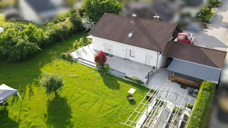 Immobilienangebot - Pocking - Alle - Familien(t)raum mit 2 oder 3 WE und weiterem Grundstück, mega Garten in sonnenverwöhnter Lage.