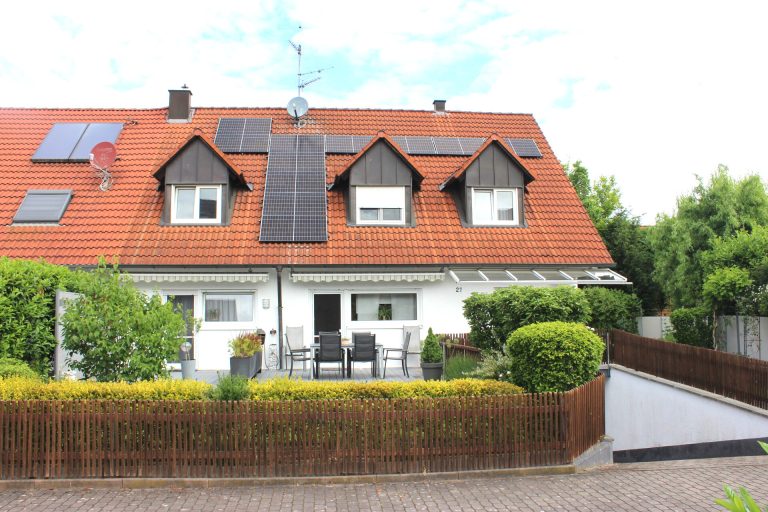 Immobilienangebot - Fürth - Alle - Doppelhaushälfte in Fürth „Eschenau"
Zwei Häuser in einem Gebäude, sehr geeignet fürs Wohnen in zwei Generationen