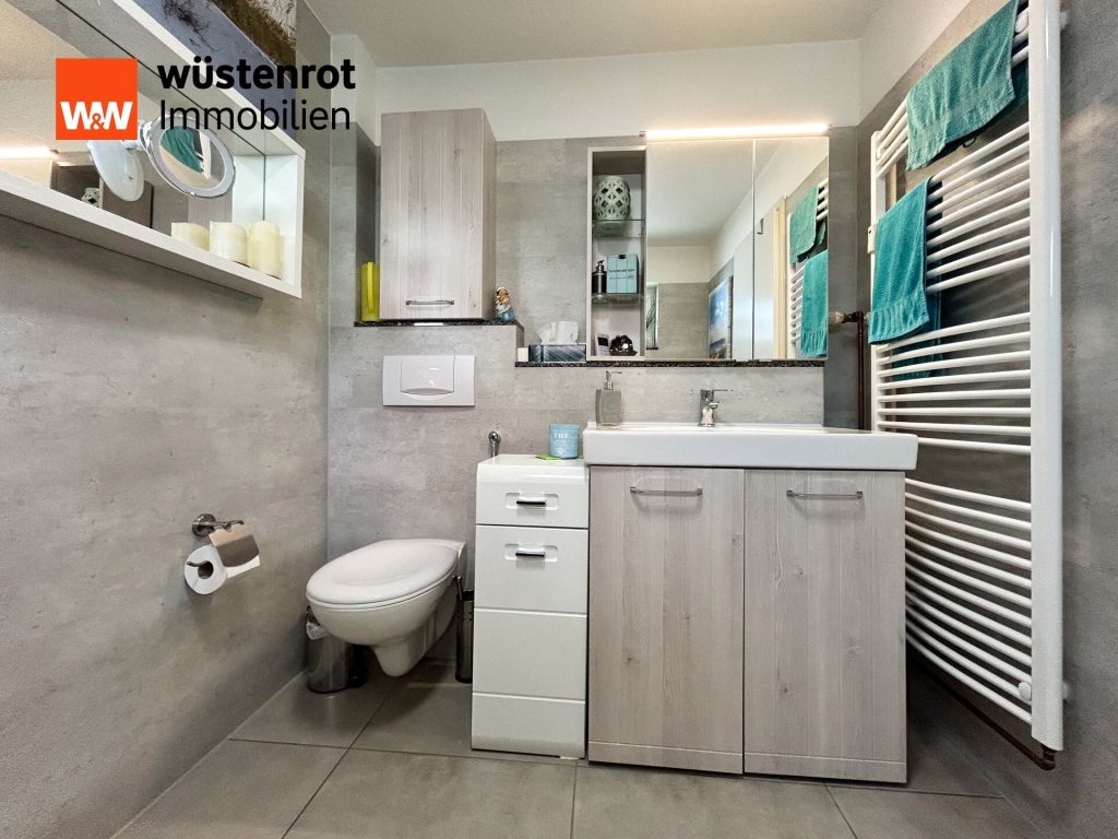 Immobilienangebot - Singen - Alle - SPEKTAKULÄR. Moderne 3 Zimmer auf 80 m².
Mit beeindruckender Galerie. Eigener Balkon
und Terrasse.