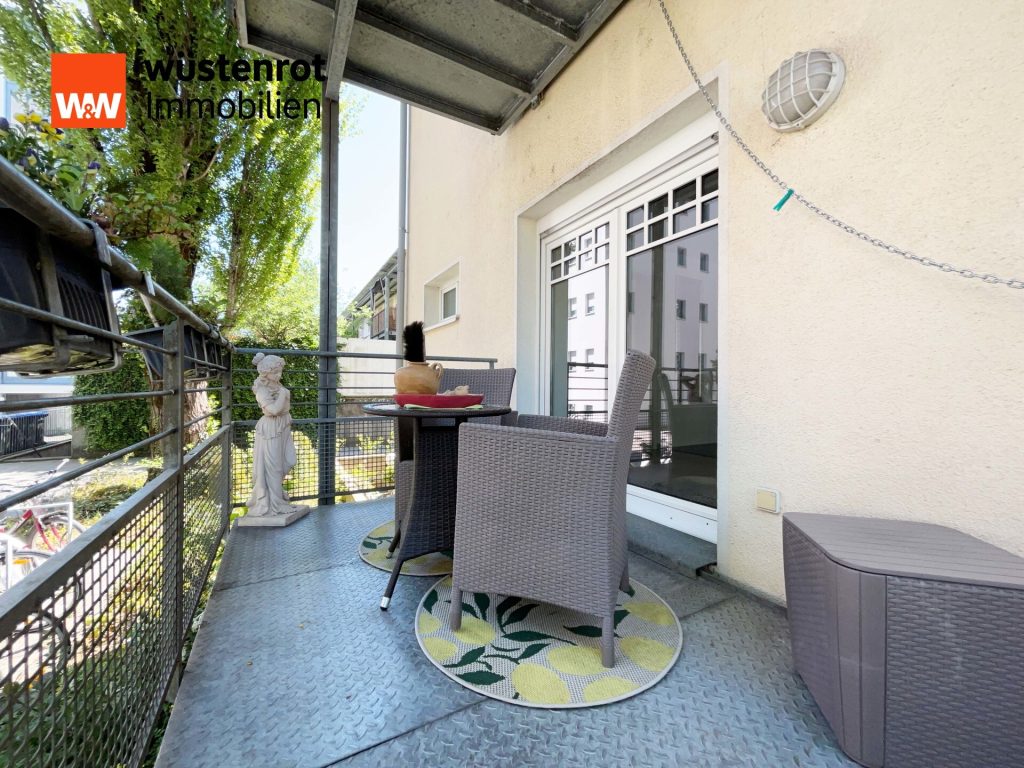 Immobilienangebot - Singen - Alle - SPEKTAKULÄR. Moderne 3 Zimmer auf 80 m².
Mit beeindruckender Galerie. Eigener Balkon
und Terrasse.