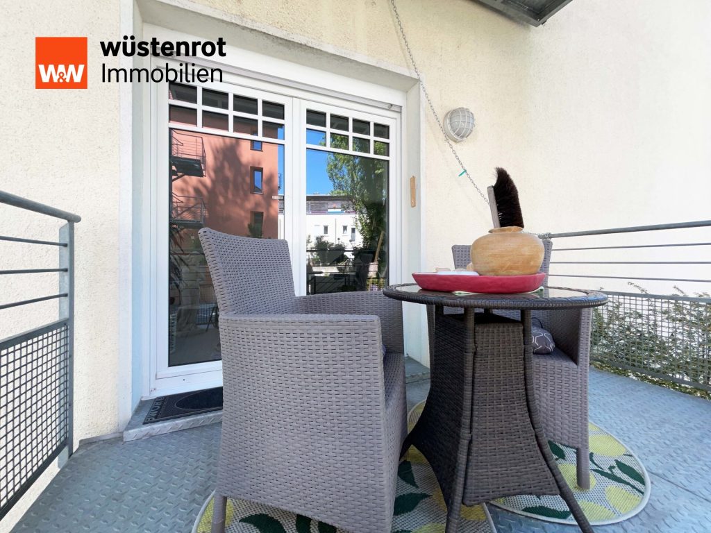 Immobilienangebot - Singen - Alle - SPEKTAKULÄR. Moderne 3 Zimmer auf 80 m².
Mit beeindruckender Galerie. Eigener Balkon
und Terrasse.